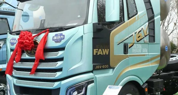 The 2025 FAW J6V 6SX1 Tractor Truck Released